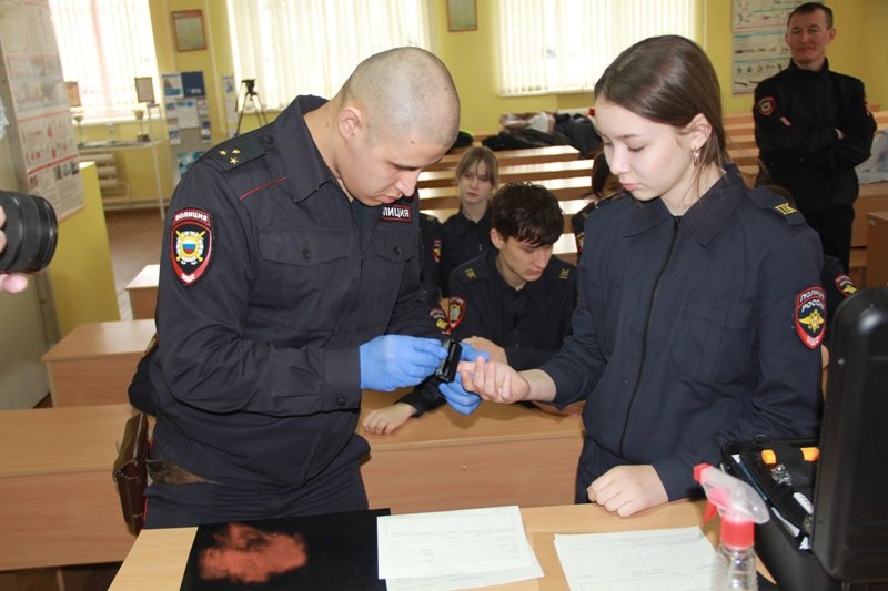 В городе Нефтекамске Республики Башкортостан ученики полицейского класса побывали на экскурсии в отделе полиции